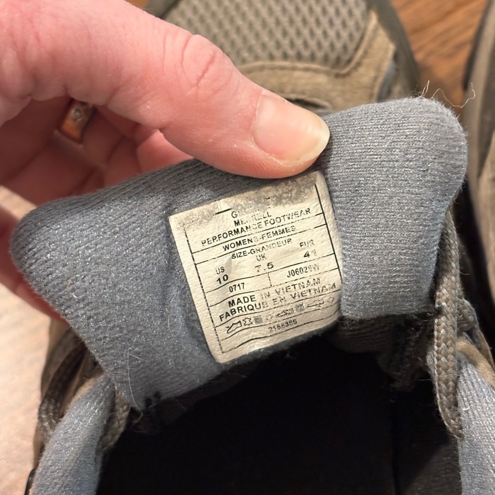 Merrell Women’s Brown and Black Athletic Shoes - Picture 7 of 11